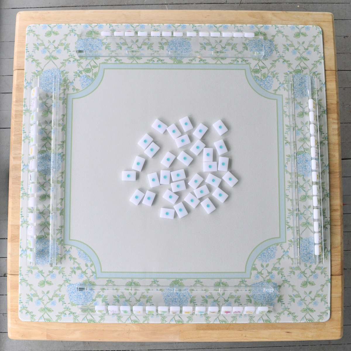 Middle & Main June Bride Bouquet Mahjong Mat
